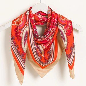 Chico's 💖 LARGE, 100% SILK💖 OVERSIZED HAND ROLLED PAISLEY-PRINT SCARF